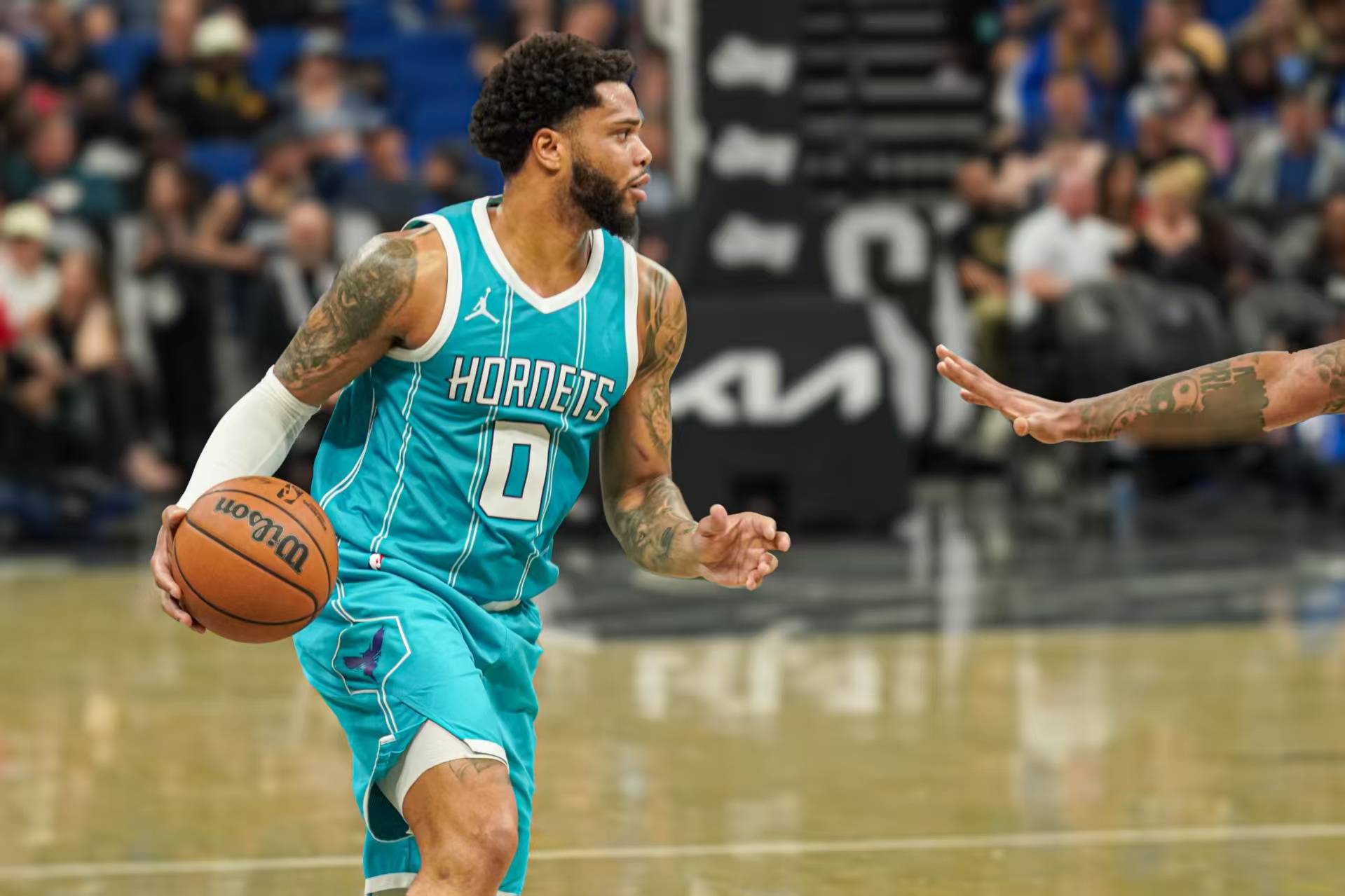 东契奇狂砍波尔津吉斯分，黄蜂迎来新赛季高光！