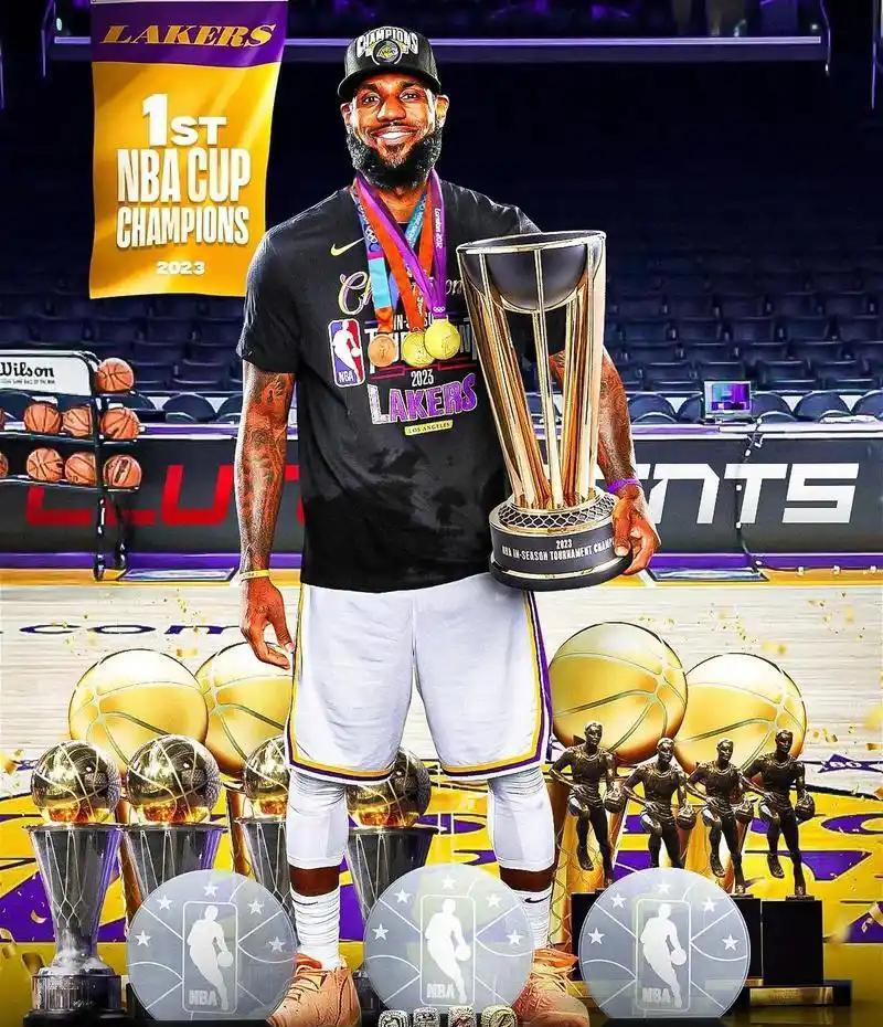 詹姆斯三巨头联手，塔图姆得分突破，雄鹿冲击季后赛！