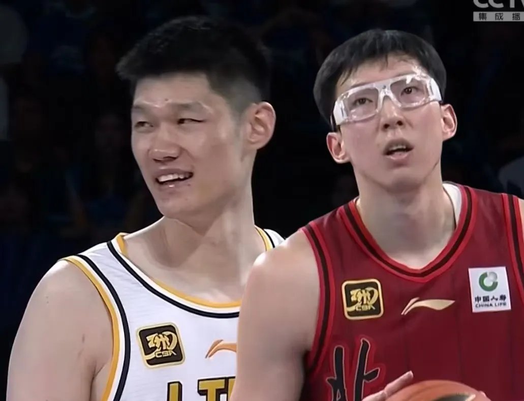 包含明晨大奖赛前瞻：胡金秋伤情更新，山东泰山冲击连胜纪录的词条